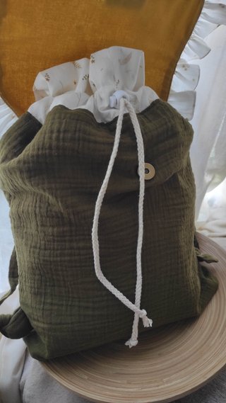 Mochila infantil artesanal. Sin estrenar.