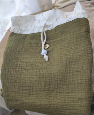 Mochila infantil artesanal. Sin estrenar.