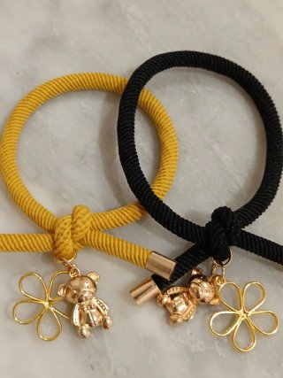 Pareja de pulseras con osito y flor