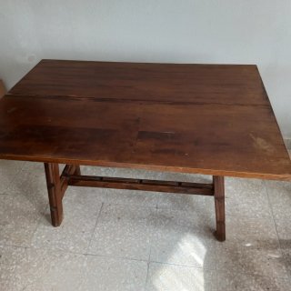 Mesa de libro de madera. Disponible hasta 26 Junio