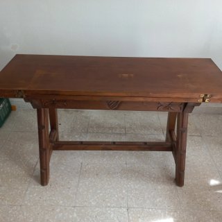 Mesa de libro de madera. Disponible hasta 26 Junio
