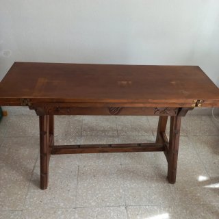 Mesa de libro de madera. Disponible hasta 26 Junio