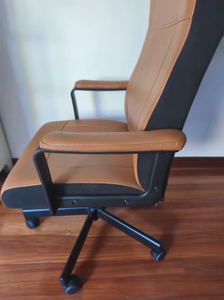 Silla de oficina ergonómica marrón