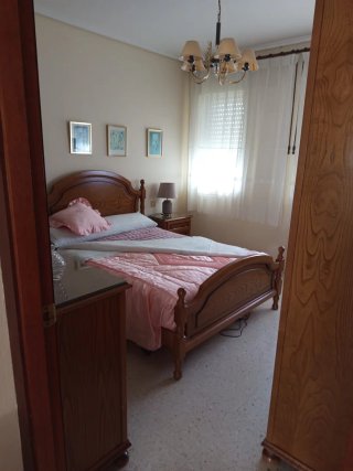 Cama de madera con cabecero madera