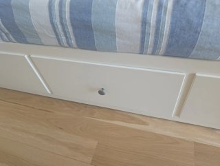 Diván Ikea Hemnes (329 euros nuevo) + 2 colchones