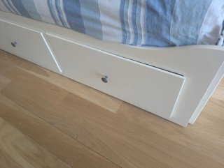 Diván Ikea Hemnes (329 euros nuevo) + 2 colchones