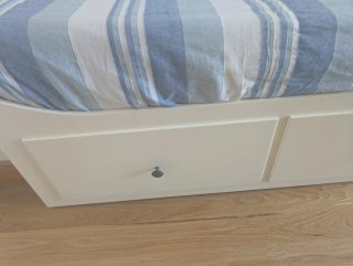 Diván Ikea Hemnes (329 euros nuevo) + 2 colchones