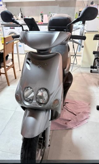 Moto Scooter Plata 100 cc yamaha