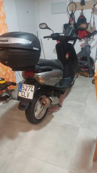 Moto Scooter Plata 100 cc yamaha