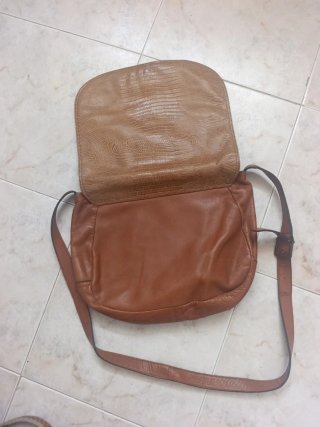 Bolso de piel marrón