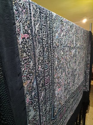 Manton Manila Cantonés Negro Multicolor