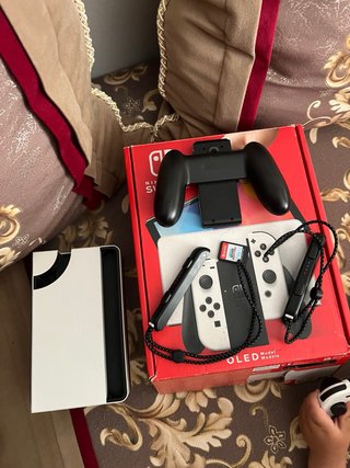Nintendo Switch OLED Bianca e Nera