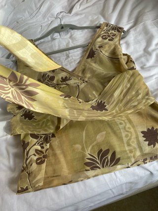 Blusa Massimo Dutti floral beige y caqui