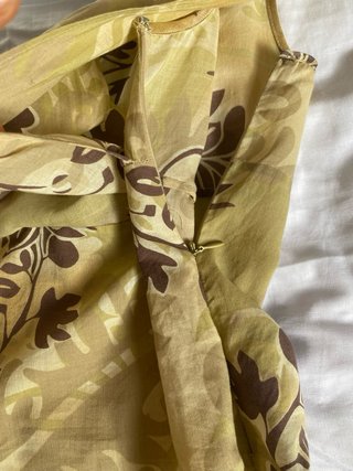 Blusa Massimo Dutti floral beige y caqui
