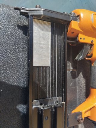 Clavadora Neumática Profesional Paslode + Maletín