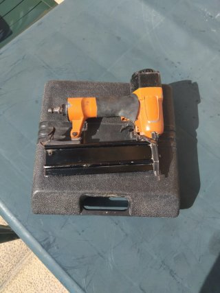 Clavadora Neumática Profesional Paslode + Maletín