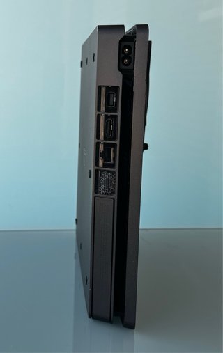 PS4 Slim da 1TB + 2 Controller + Cavi