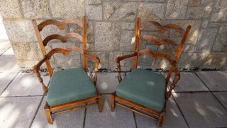 Pareja de butacas de madera tapizadas