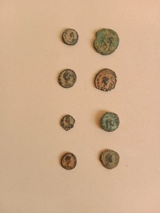 Lotto di 8 antiche monete romane