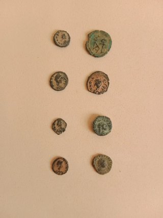 Lotto di 8 antiche monete romane