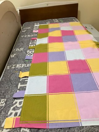 Dos cortinas y un cubre cama 90cm