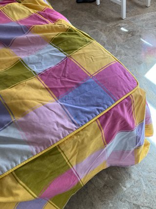 Dos cortinas y un cubre cama 90cm