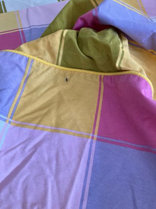 Dos cortinas y un cubre cama 90cm