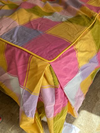 Dos cortinas y un cubre cama 90cm