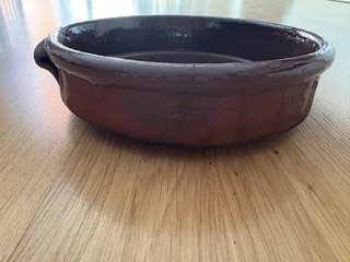 Cazuela de barro marrón