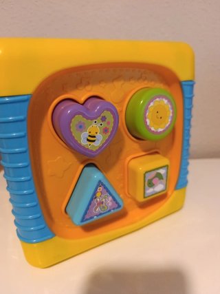 Cubo actividades bebé