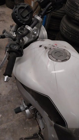 Yamaha FZ6 Naked Blanca y Negra. DESPIECE.
