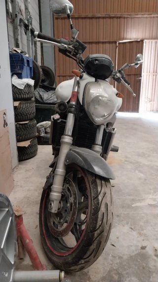 Yamaha FZ6 Naked Blanca y Negra. DESPIECE.