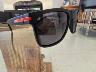 Occhiali da sole Prada neri opachi