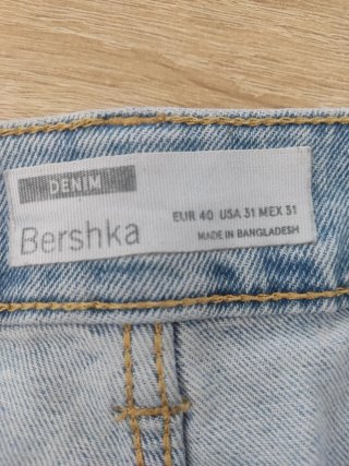 Pantalón corto vaquero Bershka desgastado
