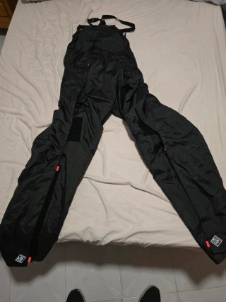 Mono de moto para piernas negro