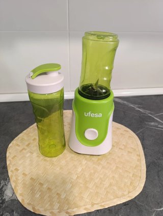 Batidora Ufesa con 2 vasos y accesorios