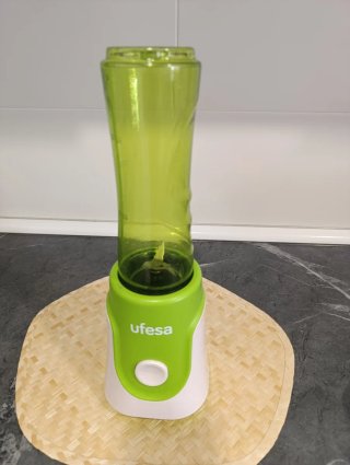 Batidora Ufesa con 2 vasos y accesorios