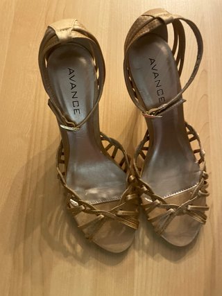 Zapatos de salón dorados AVANCE verano