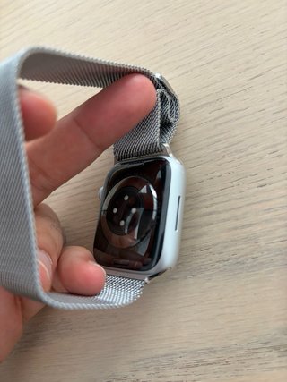 Apple Watch Series 8 con pulsera Milanesa (42mm)