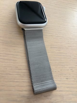Apple Watch Series 8 con pulsera Milanesa (42mm)