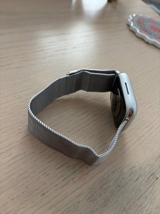 Apple Watch Series 8 con pulsera Milanesa (42mm)