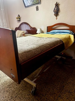 Cama articulada geriátrica