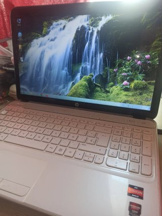Portátil HP Pavilion 15'' (AMD A6 / 4GB RAM)