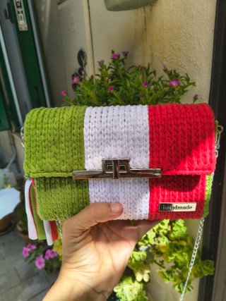 Borsa fatta a mano tricolore
