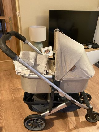 Uppababy Cruz V2 2022 Beige + Capazo y Accesorios