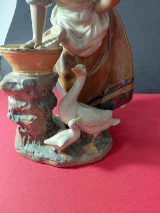 Figura Lladro Lavandería con Patos 01012216