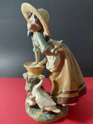 Figura Lladro Lavandería con Patos 01012216