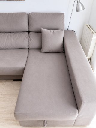Sofá chaise longue gris tela