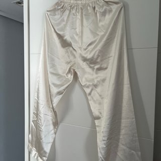 Pijama de satén blanco