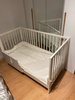 Cuna de bebé blanca